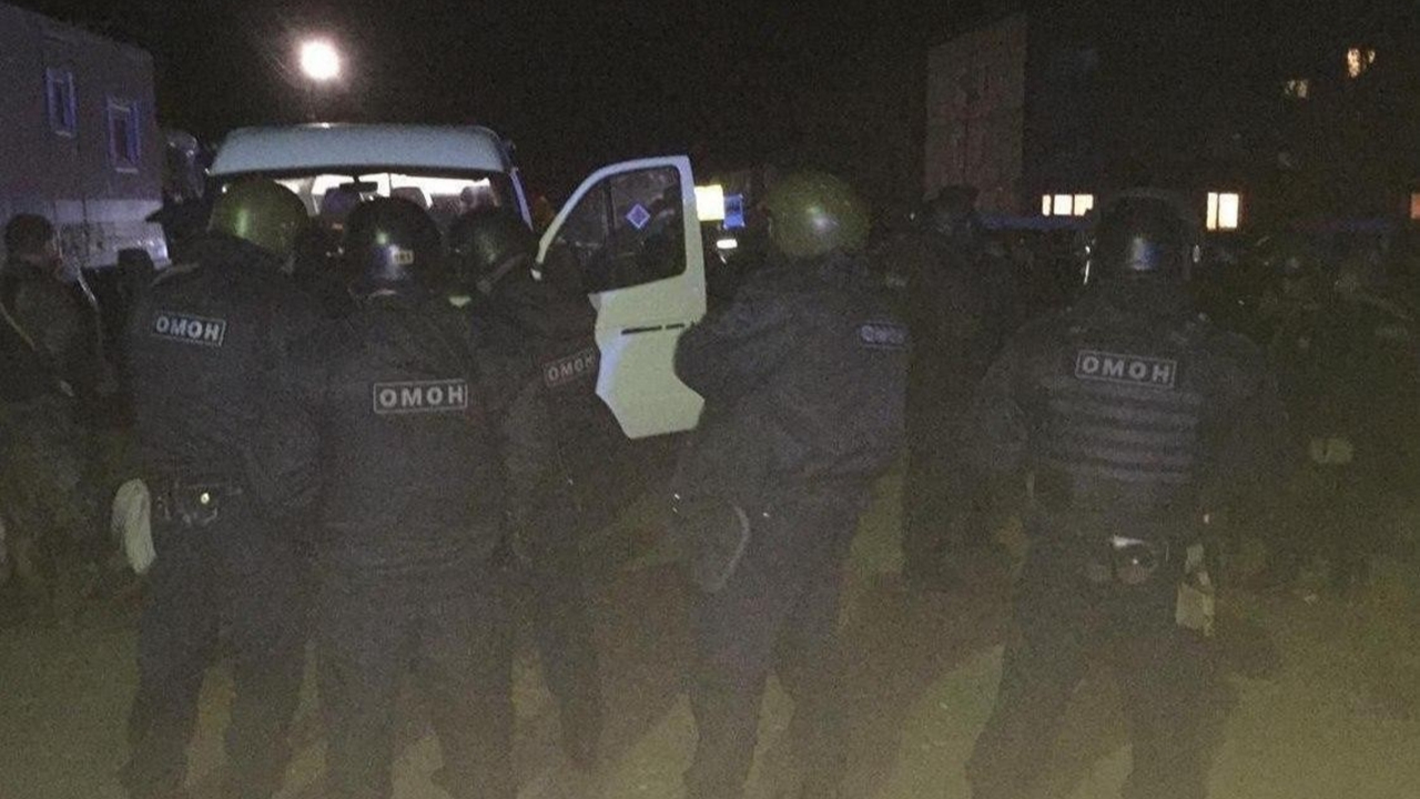Otobüs durağında bekleyenlere ateş açtı