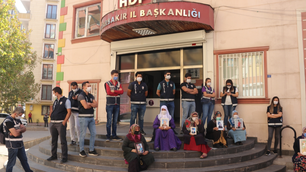 Bakan Soylu duyurdu: Bir aile daha evladına kavuştu!