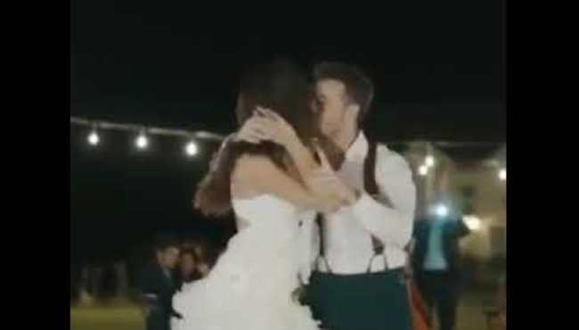 Azra Akın ve Atakan Koru çiftinden büyüleyici dans şovu!