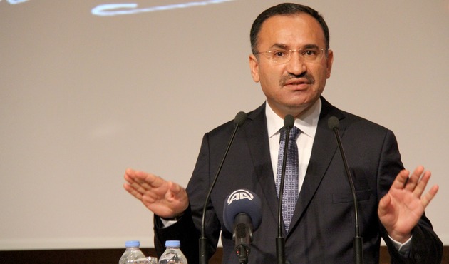 Adalet Bakanı Bekir Bozdağ'dan FETÖ elebaşıyla ilgili açıklamalar