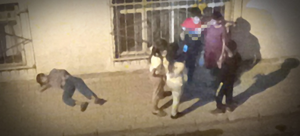 Cadde ortasında nargile keyfi görüntüleri tüyler ürpertti!