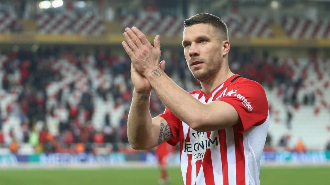 Podolski: Süper Lig'de futbolcular Hollywood aktörlerinden daha iyi rol yapıyor