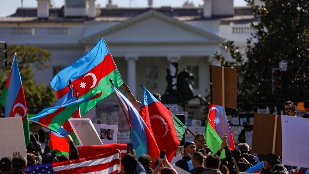 Beyaz Saray önünde Azerbaycan'a destek gösterisi