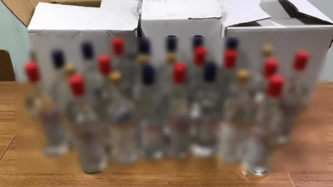 Makine fabrikasında kaçak içki üreten şüpheliye baskın