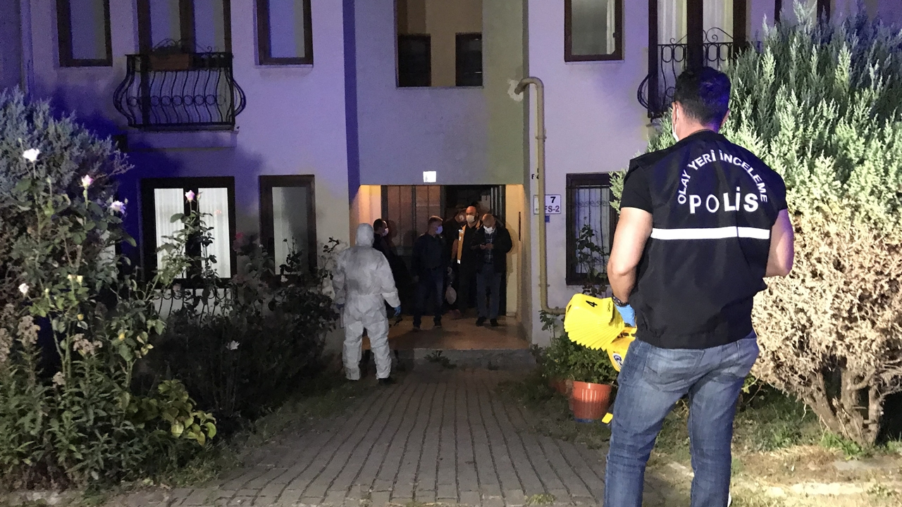 Kız arkadaşını öldürüp intihar etti