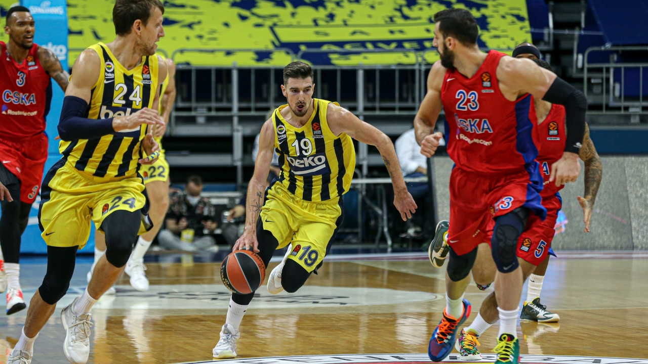 Fenerbahçe Beko, CSKA'ya son topta yenildi: 77-78