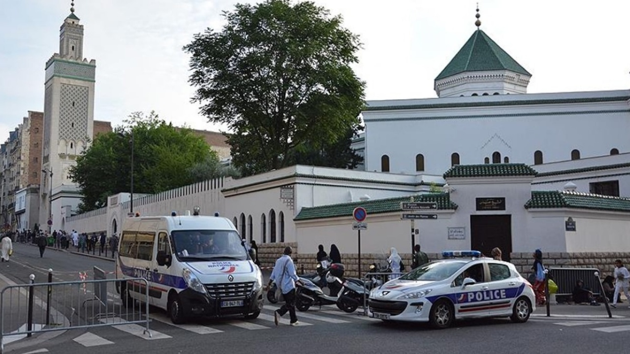 Fransa'da 73 cami kapatıldı