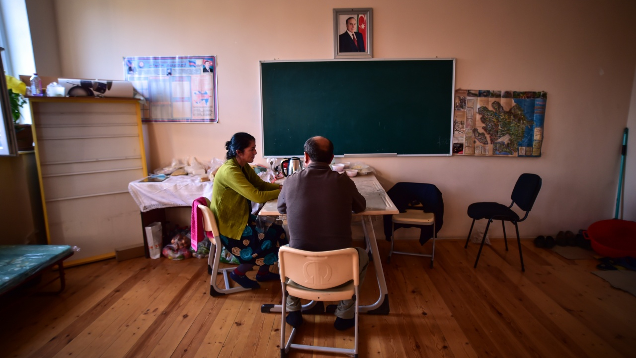 18 gündür okullarda yaşıyorlar