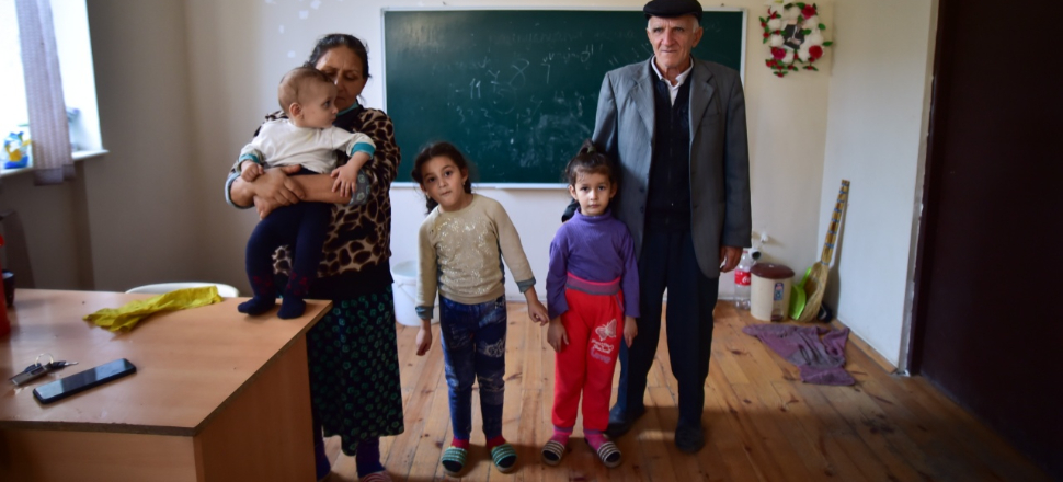 Genci yaşlısı herkes okullarda yaşıyor