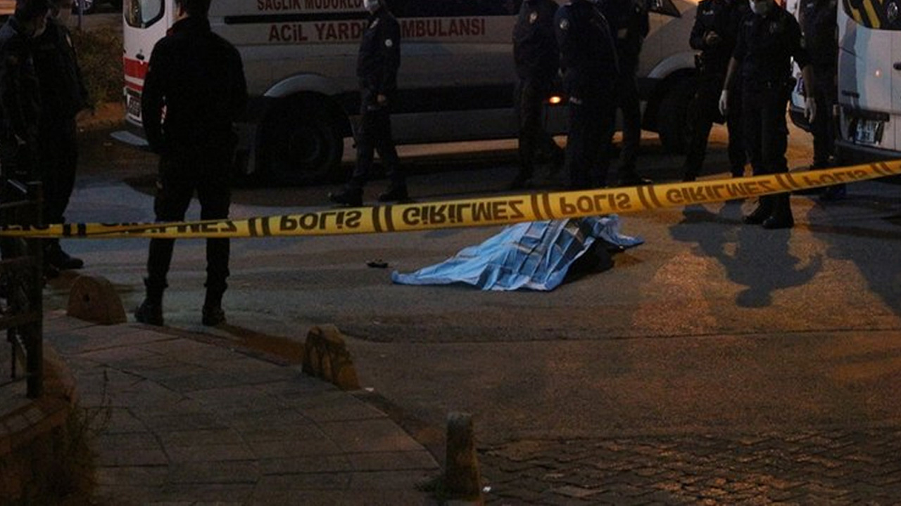 Sokakta yürüyordu, bir anda tabancayla kendini vurdu!