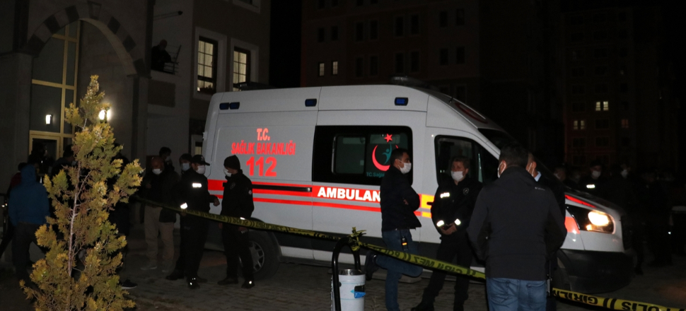 Yaşlı kadın boğazı kesilerek öldürüldü