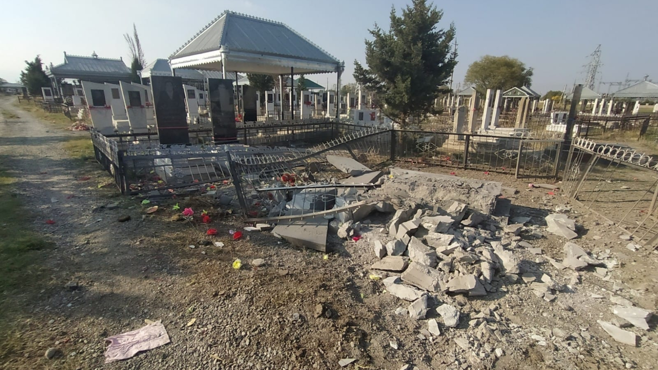 Ermenistan cenaze töreni sırasında mezarlıktaki sivilleri vurdu