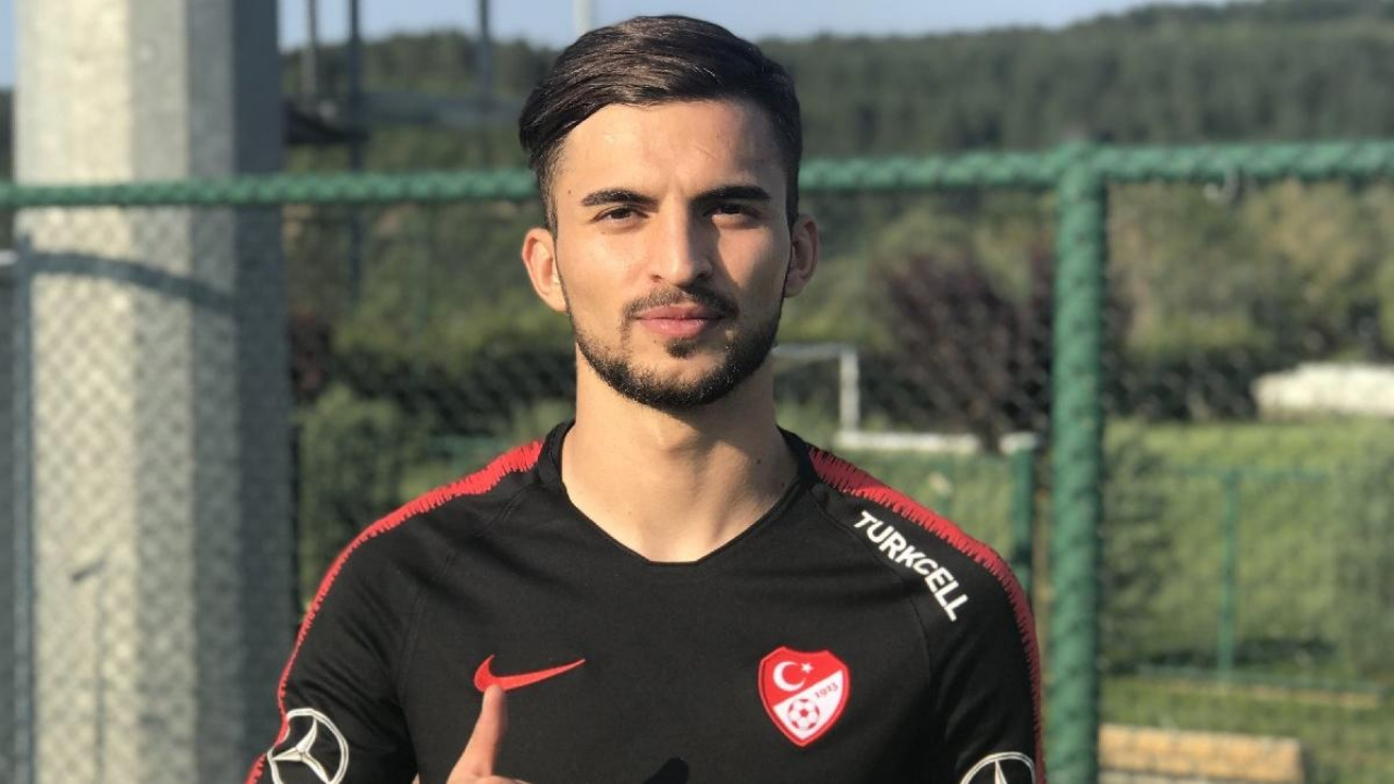 Hüseyin Türkmen'den milli forma için fedakarlık