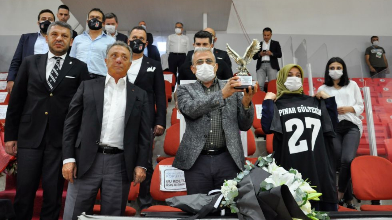 Ahmet Nur Çebi, Pınar Gültekin’in ailesini maçta ağırladı
