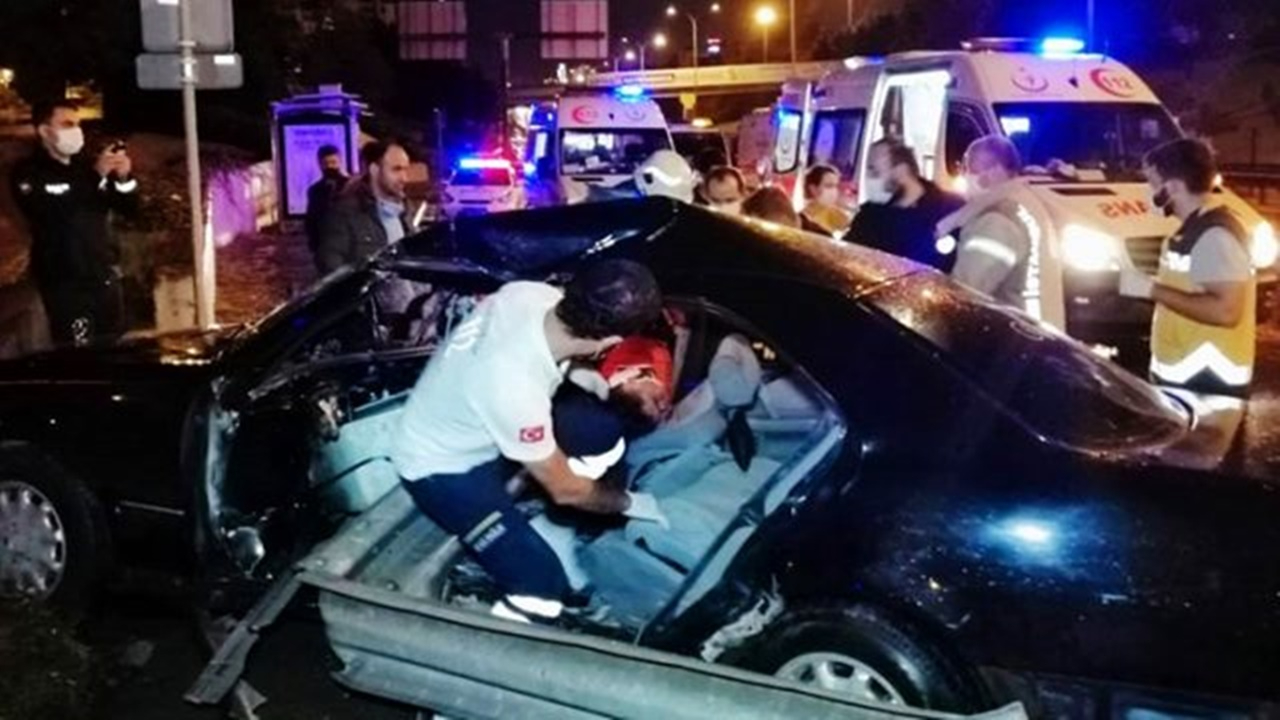 Korkunç kaza! İki kişinin ayakları koptu