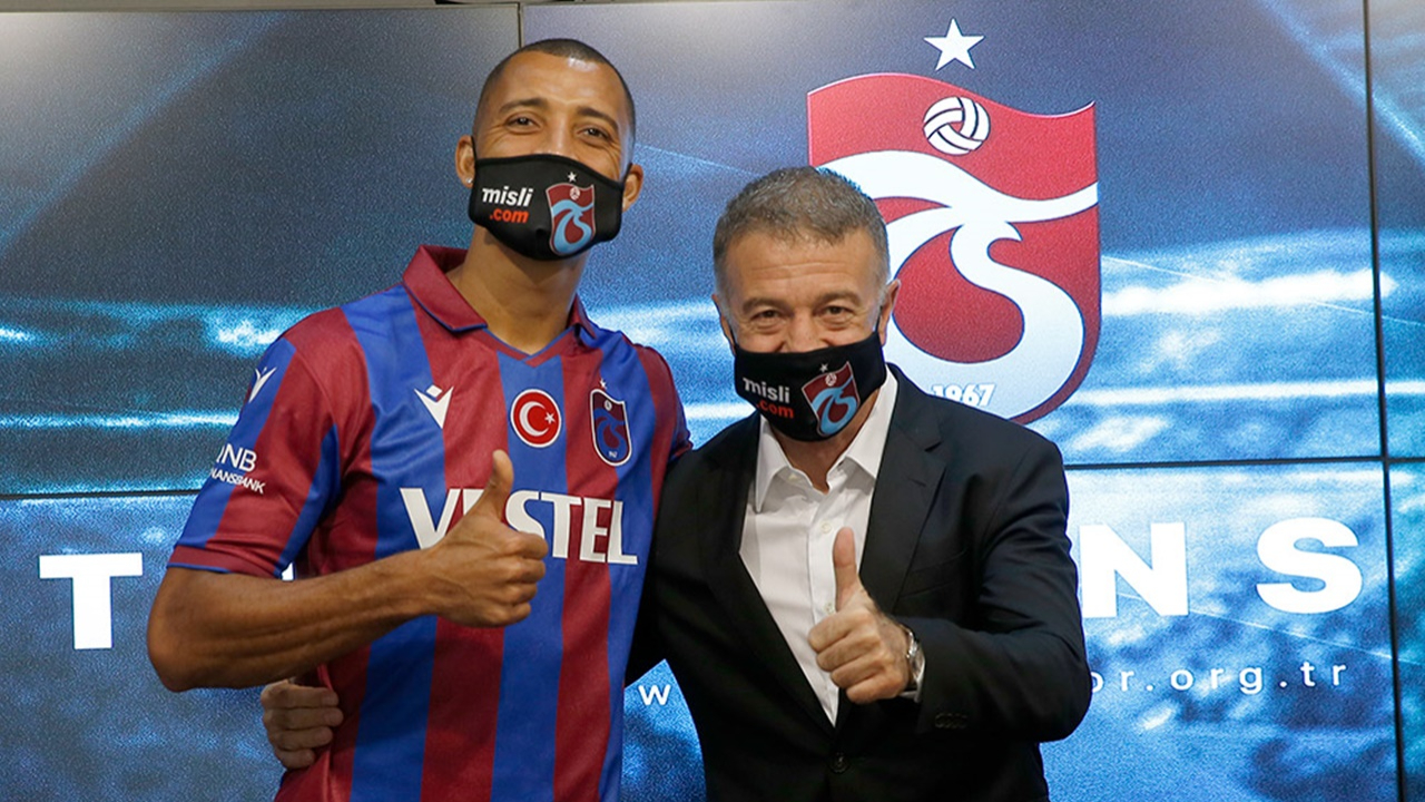 Trabzonspor yeni transferleri ile imza töreninde!