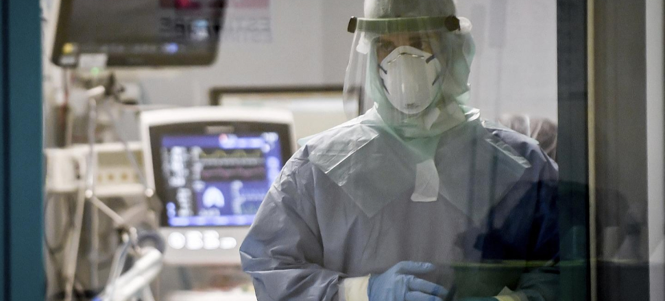Maske takmadı, hastalarına virüs bulaştırdı