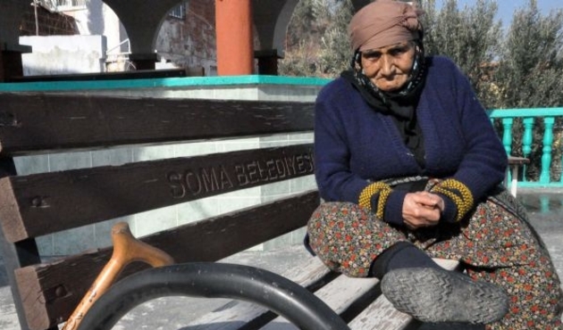 Yaşlı kadına cami nöbeti cezası...