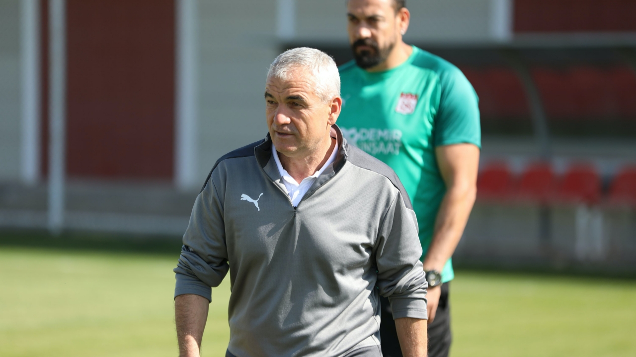Rıza Çalımbay'dan Villarreal mesajı: Takımıma güveniyorum