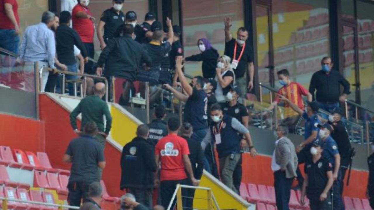 Bakan Kasapoğlu ve TFF, Berna Gözbaşı’nın locasına yapılan saldırıyı kınadı