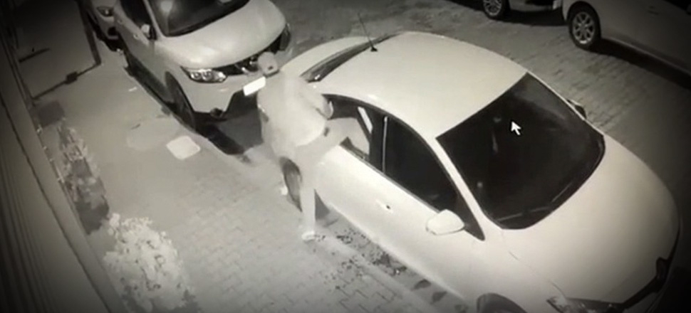 Kağıthane’de aynı sokakta 7 otomobili soydu!