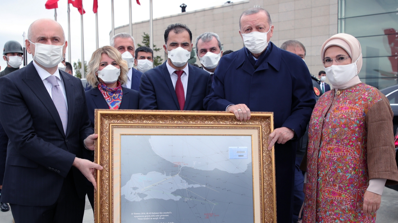 Bakan Karaismailoğlu'ndan Cumhurbaşkanı Erdoğan'a anlamlı hediye