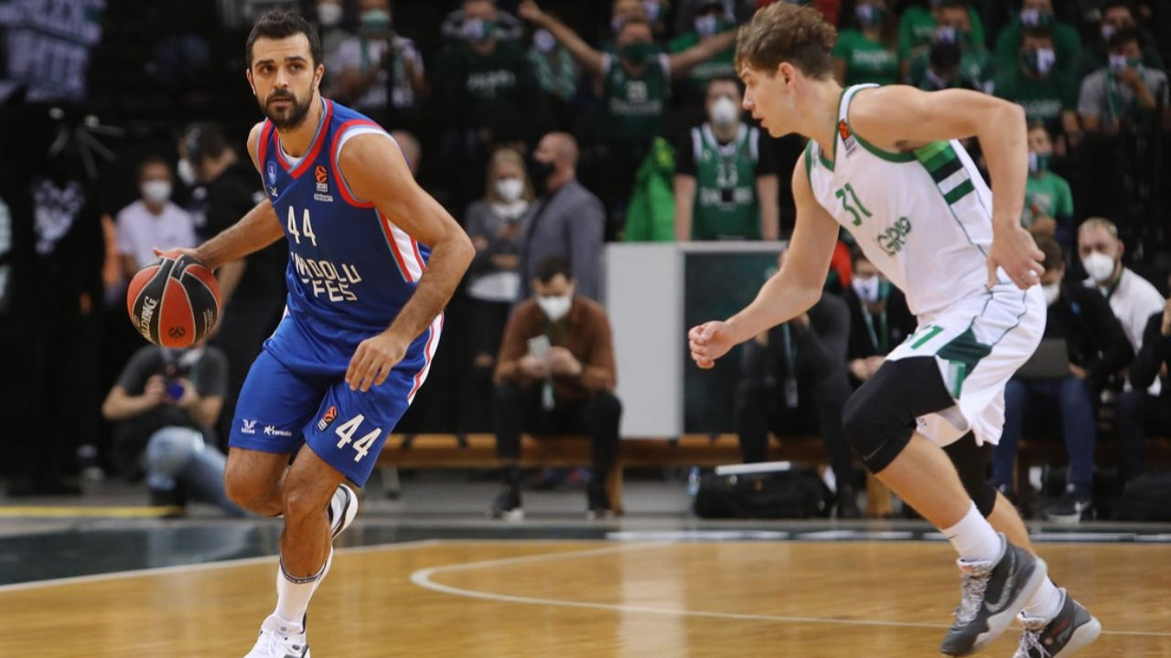 Anadolu Efes'in Asvel maçına koronavirüs ertelemesi