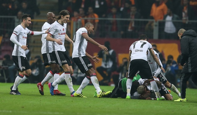 Beşiktaş derbiyi de kazandı! Şampiyonluğa koşuyor!