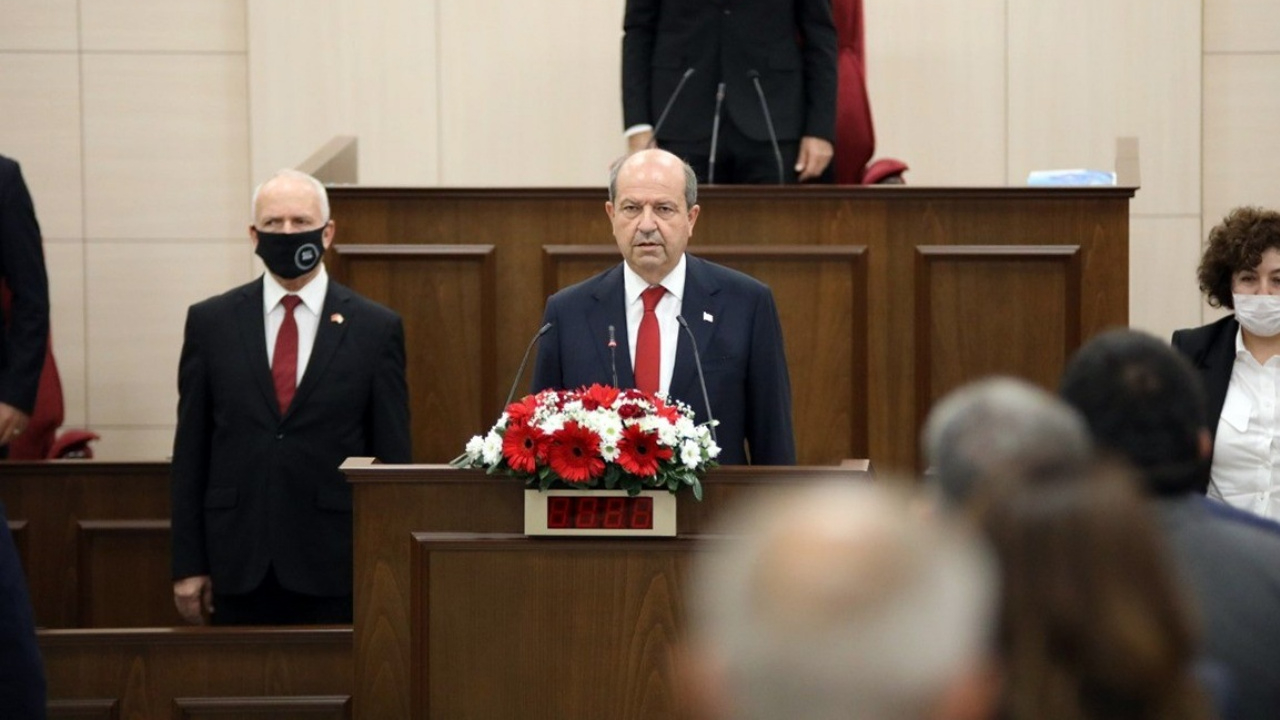Ersin Tatar yemin ederek göreve başladı
