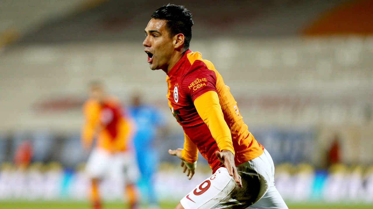 Galatasaray deplasmanda BB Erzurumspor'u Falcao'yla geçti