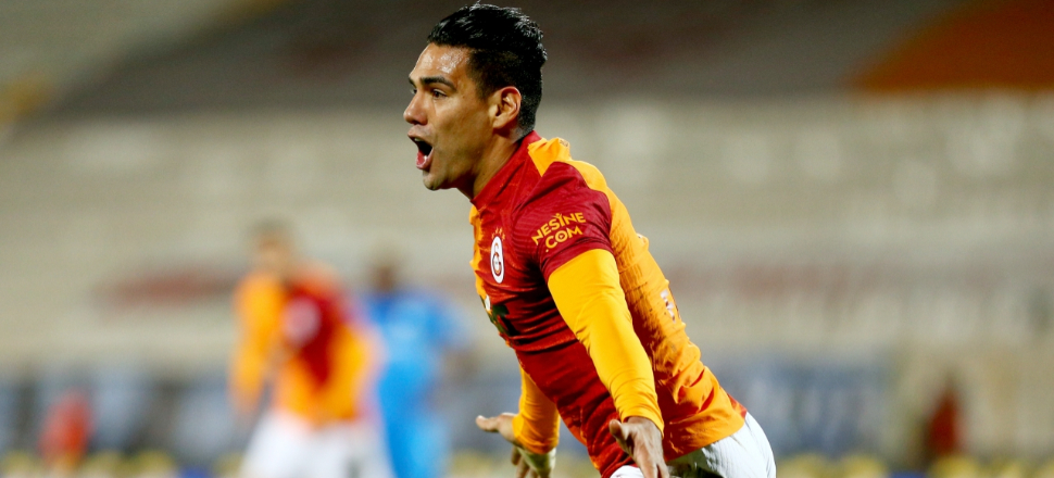 Galatasaray deplasmanda BB Erzurumspor'u Falcao'yla geçti