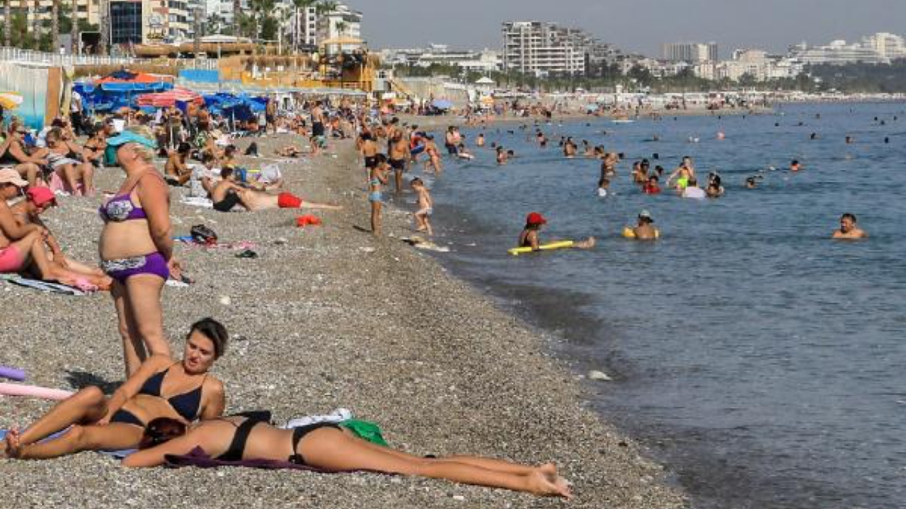 Antalya sahillerinde sarı yaz bereketi