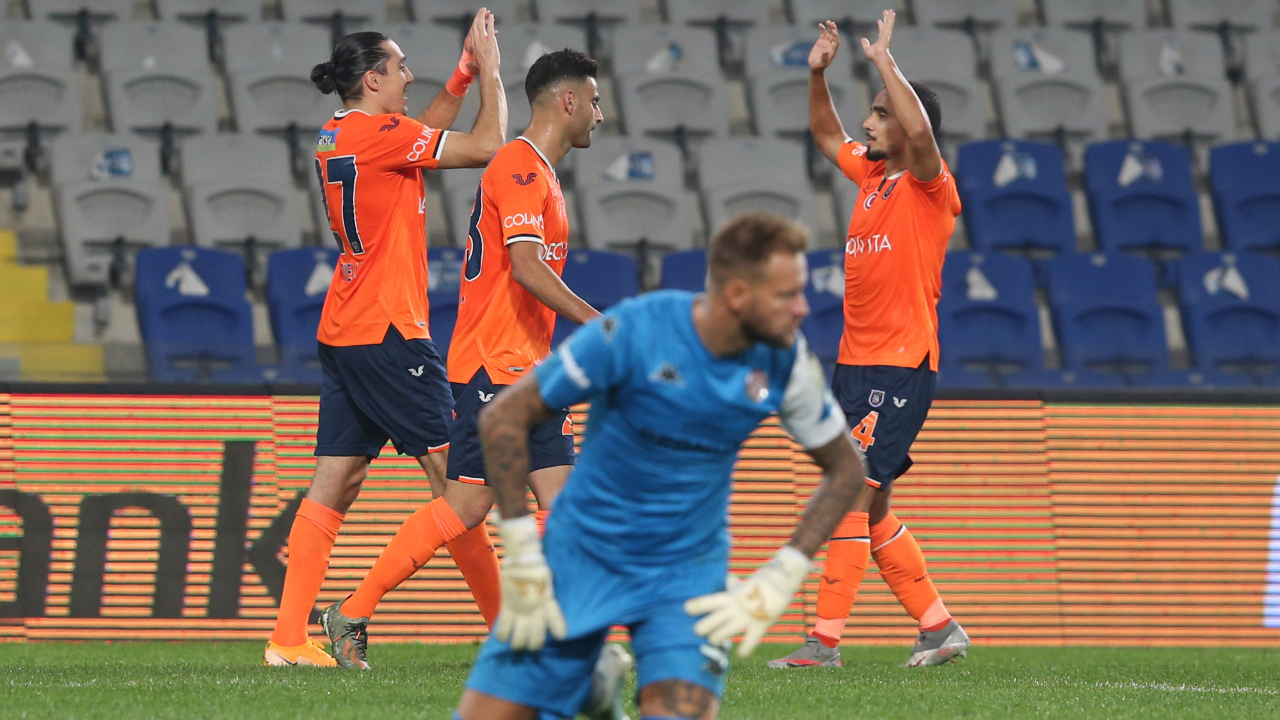 Medipol Başakşehir evinde Antalyaspor'a patladı