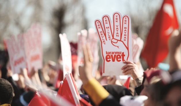 AK Parti'den 'Neden evet' broşürleri!