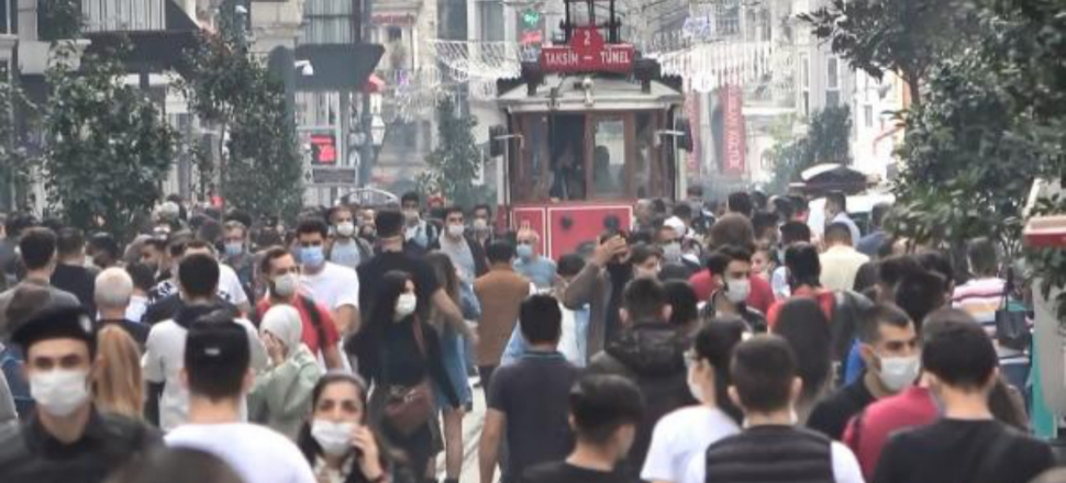 İstiklal Caddesi'nde insan seli!