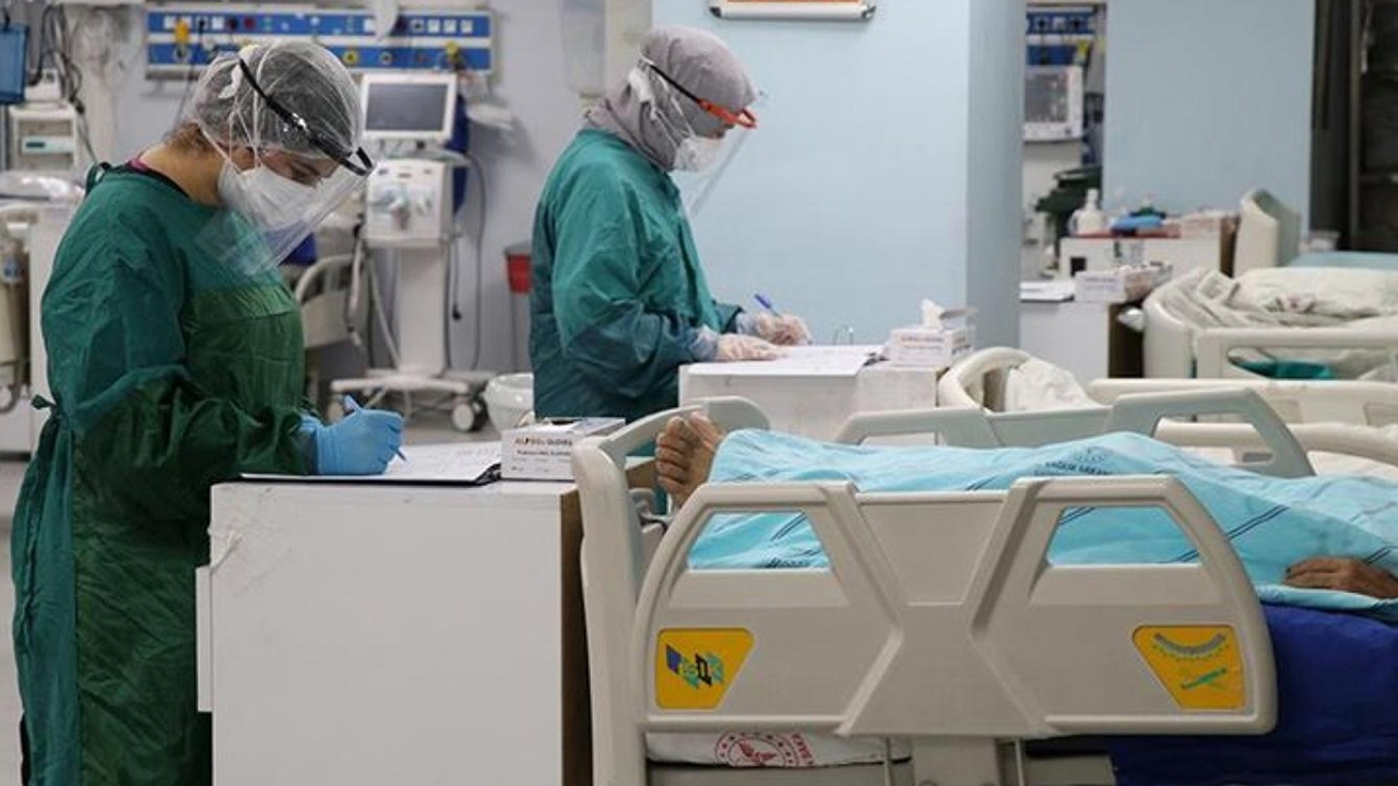 Fransa'da günlük vaka sayısı 50 bini aştı