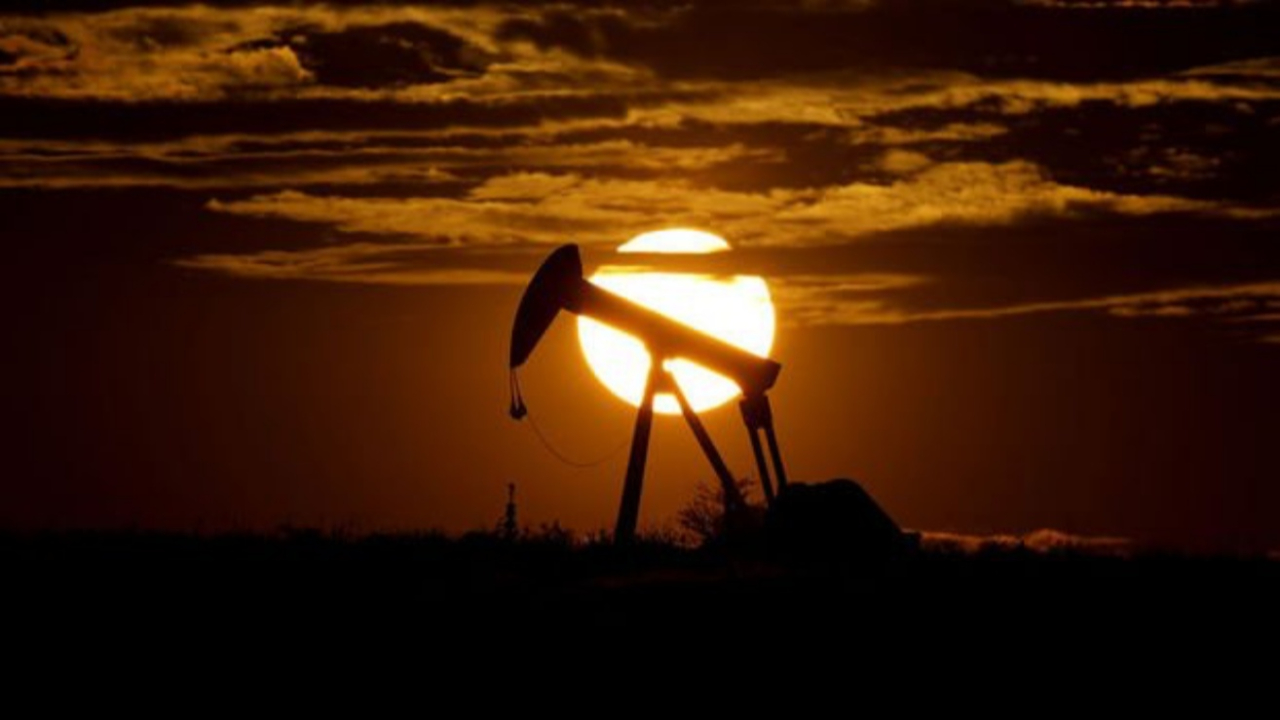 Korona vakaları arttı, petrol yine düştü