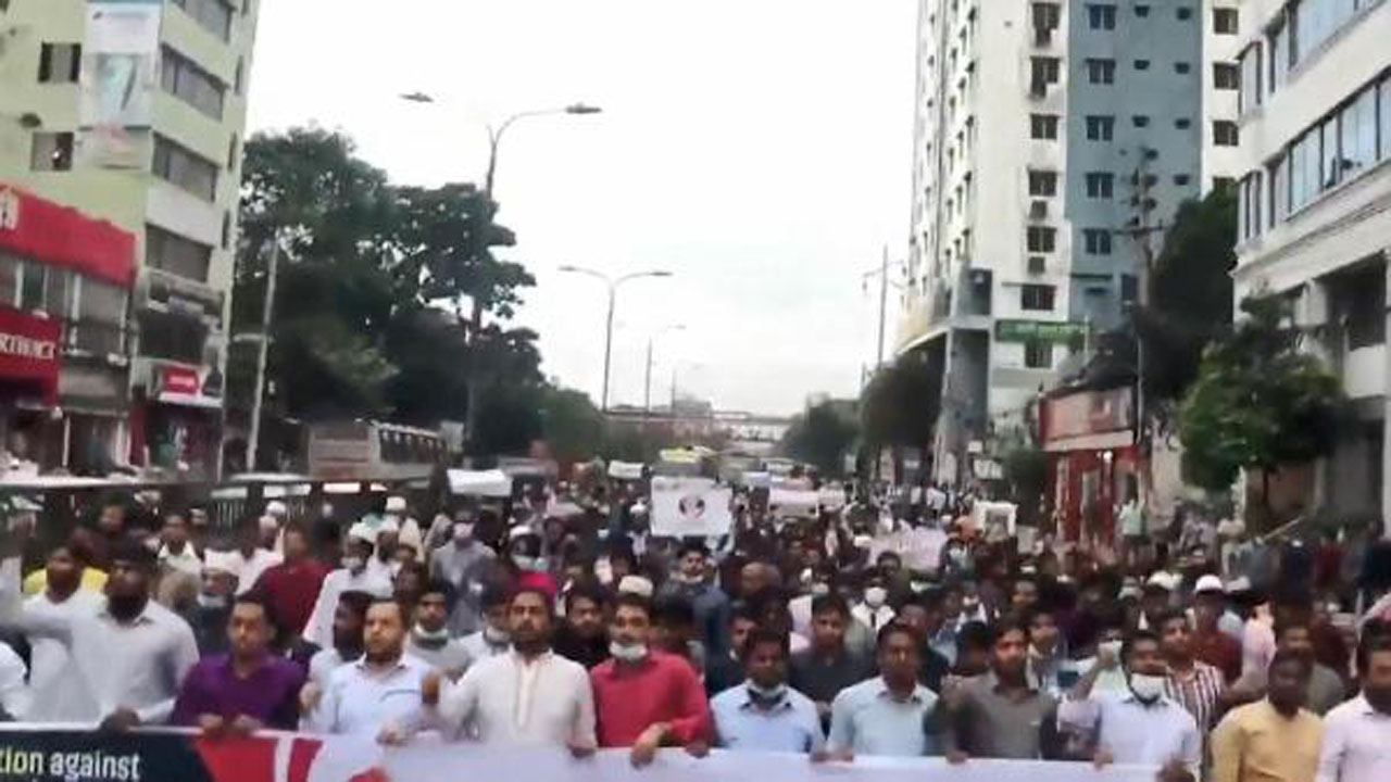 Bangladeş'te Macron'a öfke: Fransız ürünlerini kullanmayın!