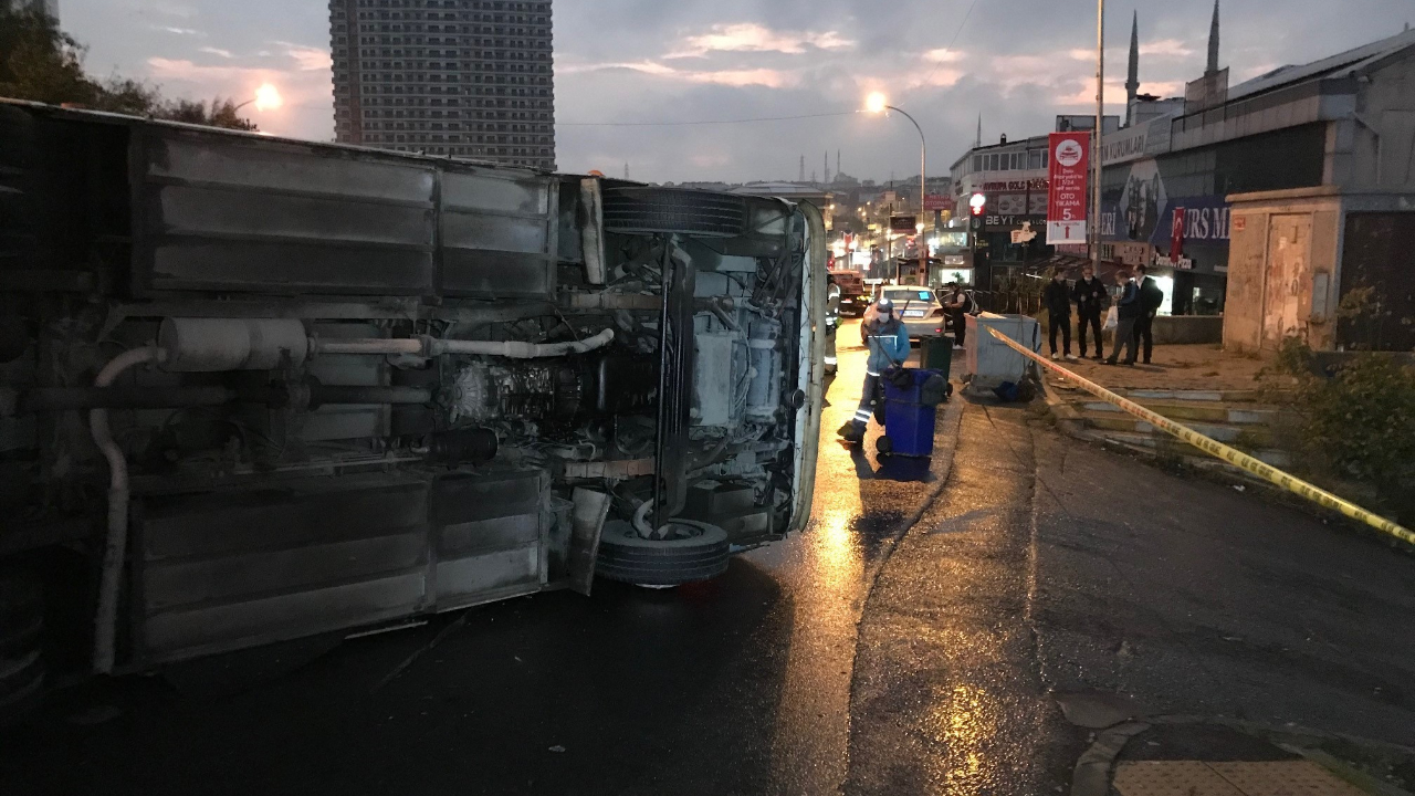 Şiddetli yağış Gaziosmanpaşa'da kazaya neden oldu