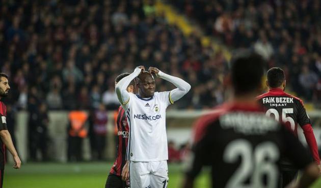 Moussa Sow kafaları karıştırdı