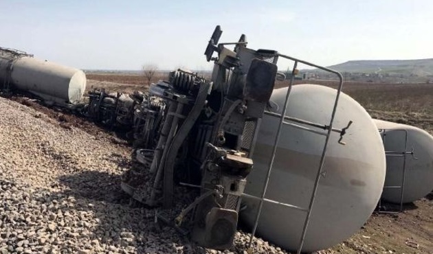 Diyarbakır'da yük trenine bombalı saldırı!