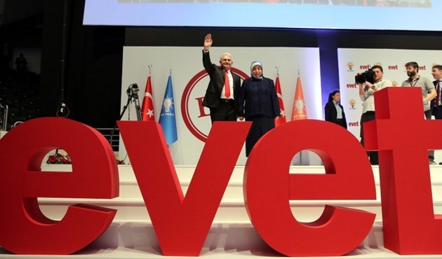 'Evet İle Güçlü Türkiye' ve 'Milyonlarca Evet'