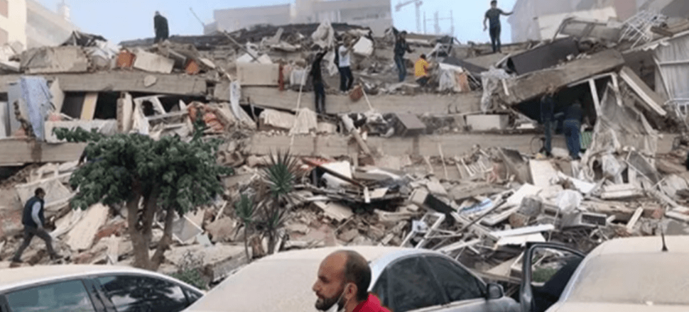 İzmir'de binalar çöktü! Enkaz altında olanlar var