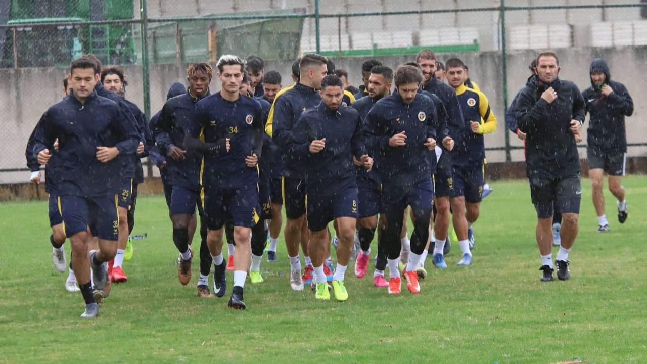 Menemen Belediyespor'da 7'si futbolcu 13 koronavirüs vakası