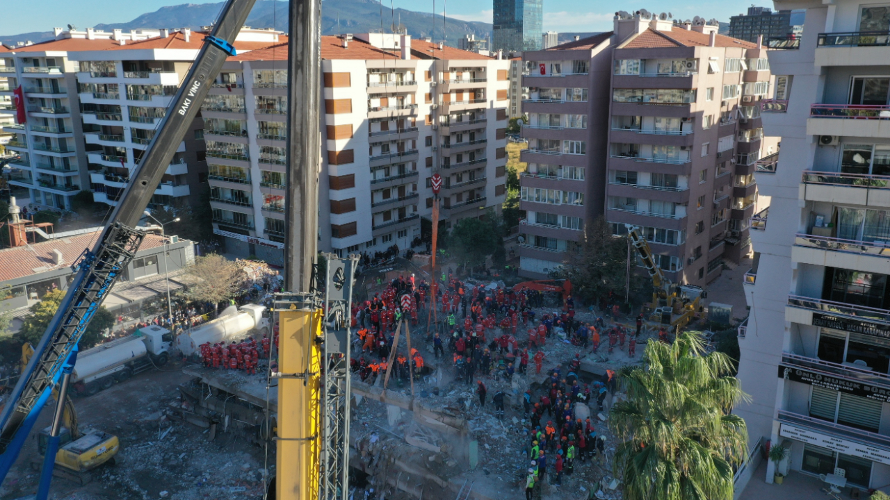 Deprem bölgesindeki 9 hırsız yakalandı