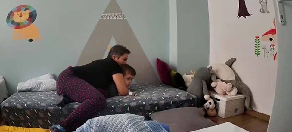 Deprem anında evladını böyle korudu