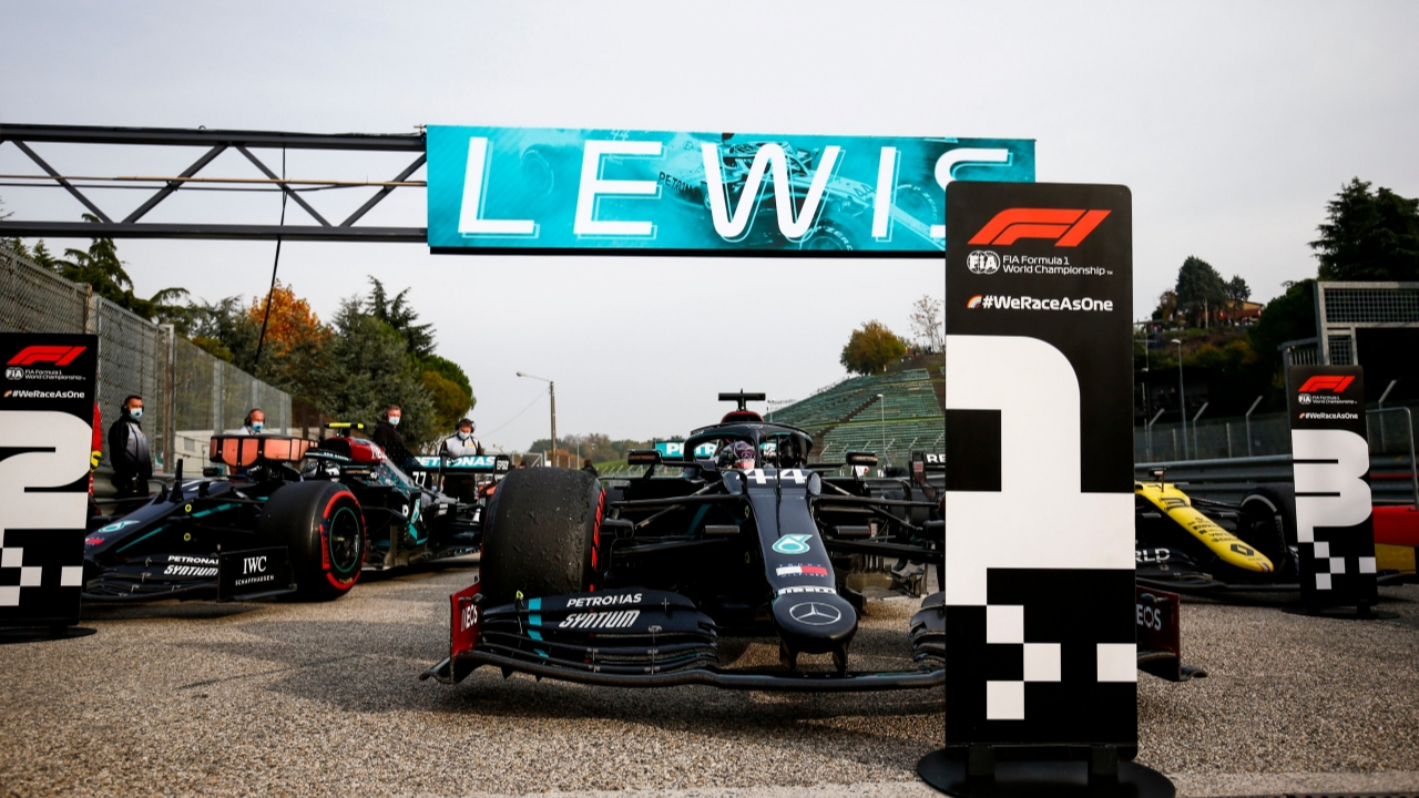Mercedes Formula 1'de Ferrari'nin rekorunu tarihe gömdü