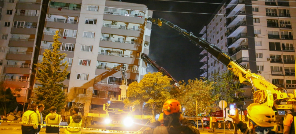 Yılmaz Erbek Apartmanı'nda yıkım başladı