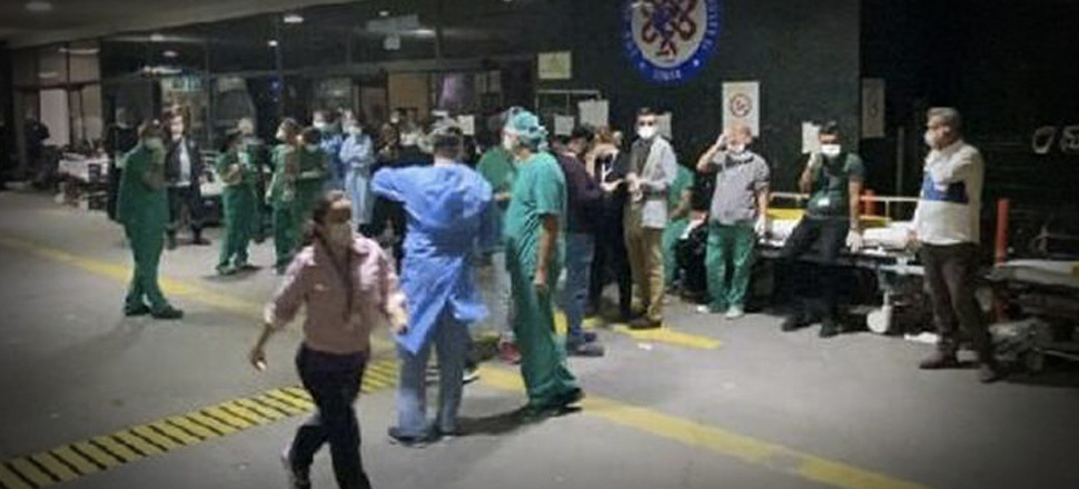 Yaralıları ayakta beklediler! 'Kulağımız ambulans sesinde...'