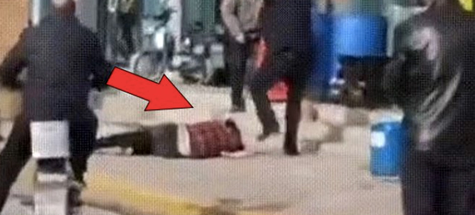 Tartıştığı karısını sokak ortasında kafasını kaldırım taşıyla ezerek öldürdü!